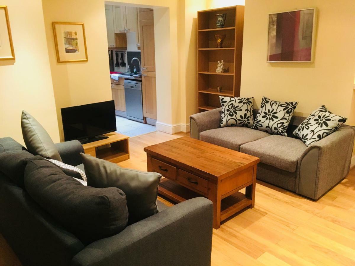 Large 2 Bedroom 2 Bathroom Apartment In Westminster ลอนดอน ภายนอก รูปภาพ